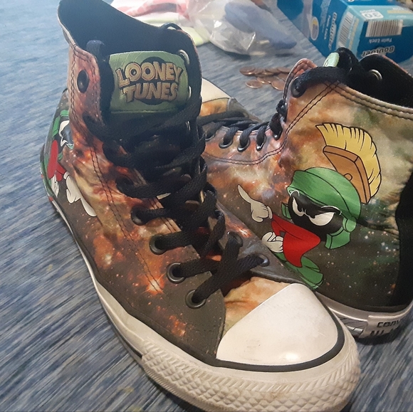 Looney Toons Converse All Star Chuck Taylors size 8 womens - Picture 3 of 5